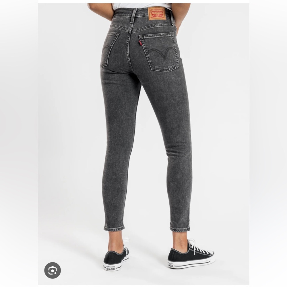 Levi’s Wedgie